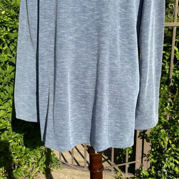 NWOT Acting Pro Adjustable Cinched/Ruched Tie Front V-neck Pinstripe Top - Picture 12 of 16